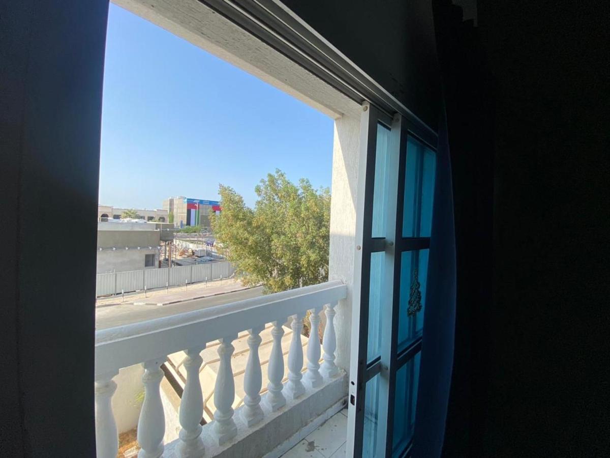 Comfortable Private Rooms In Compound Housing Dubai Eksteriør billede