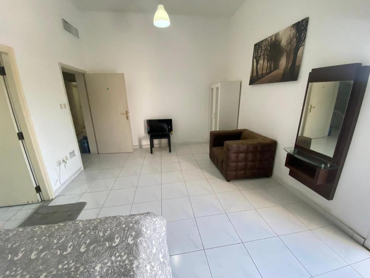 Comfortable Private Rooms In Compound Housing Dubai Eksteriør billede