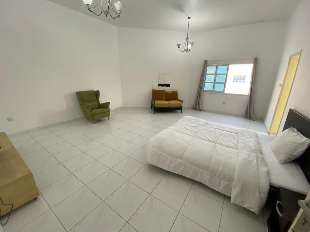 Comfortable Private Rooms In Compound Housing Dubai Eksteriør billede