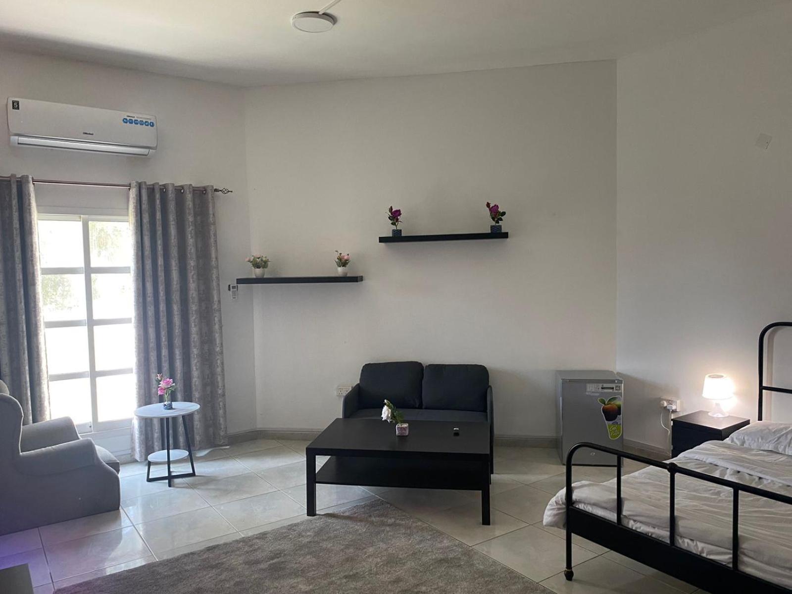 Comfortable Private Rooms In Compound Housing Dubai Eksteriør billede