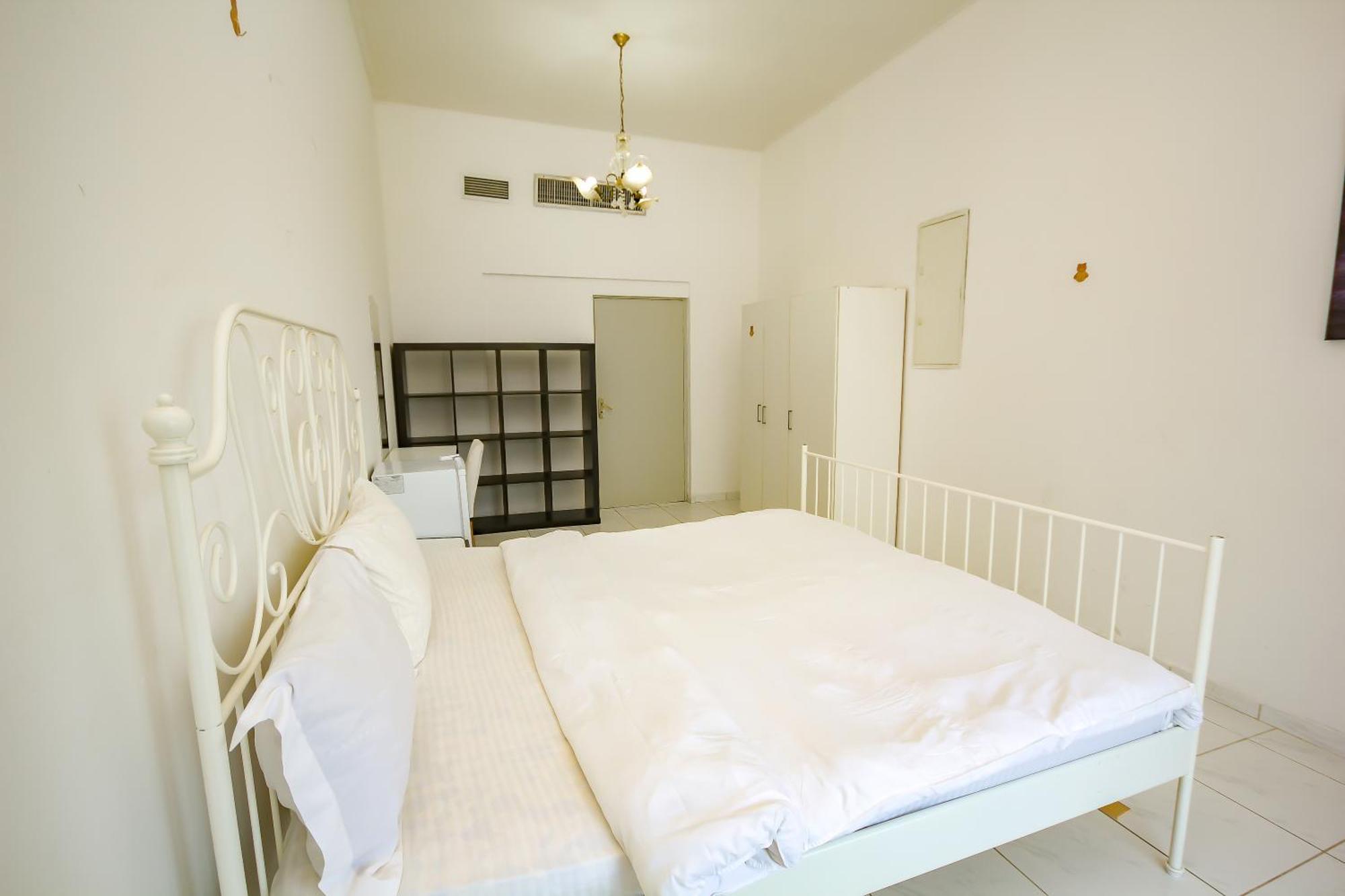 Comfortable Private Rooms In Compound Housing Dubai Eksteriør billede